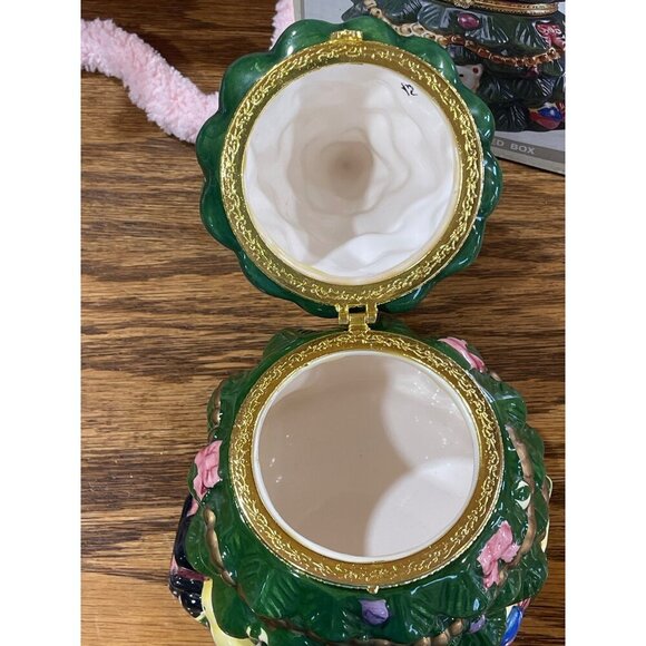 Vintage Crown Christmas Tree Hinged Trinket Box With Bear & Ornaments‎ - Picture 14 of 16